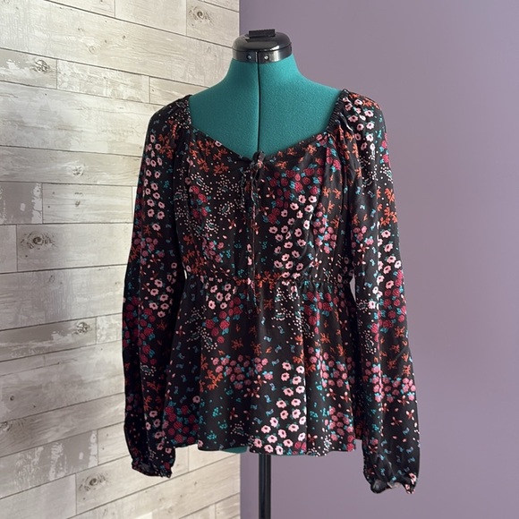 TORRID Peplum Sweetheart Floral Top - Picture 6 of 11